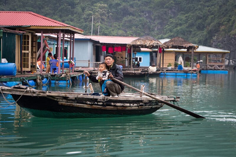 Du lịch làng chài cửa vạn